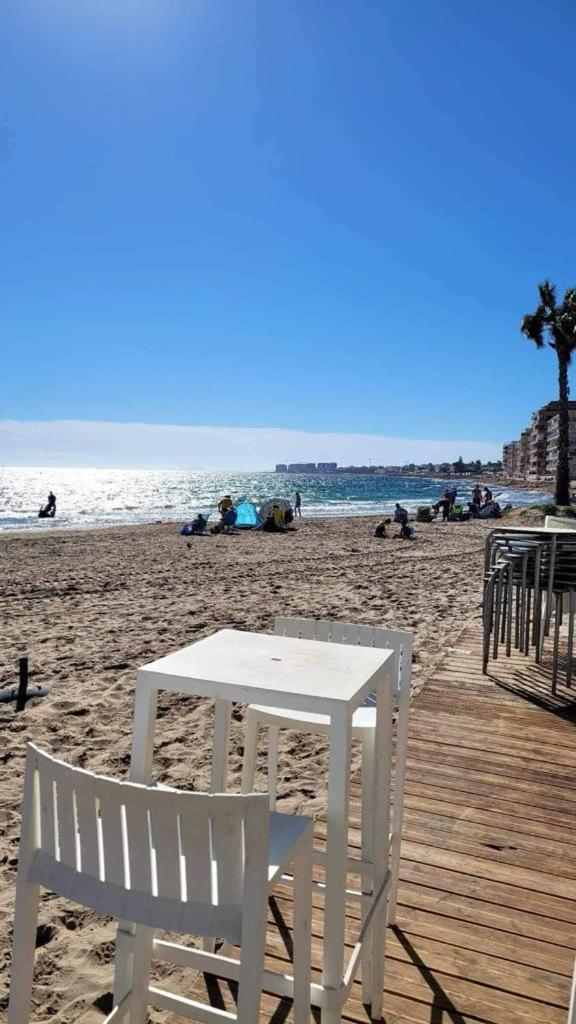 Playa De Los Naufragos Cozy Apartment With Pool ตอร์เรเวียคา ภายนอก รูปภาพ
