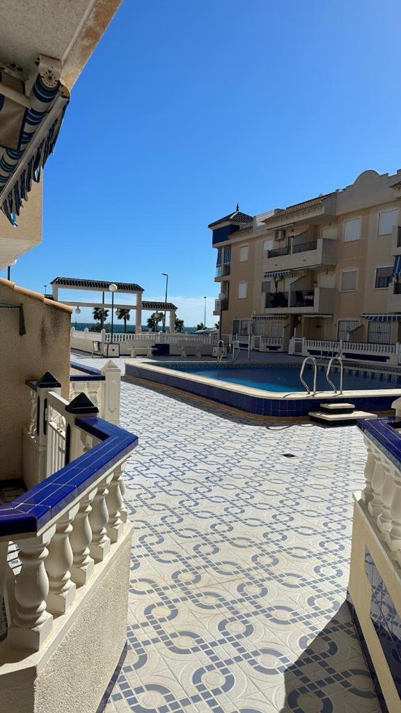 Playa De Los Naufragos Cozy Apartment With Pool ตอร์เรเวียคา ภายนอก รูปภาพ